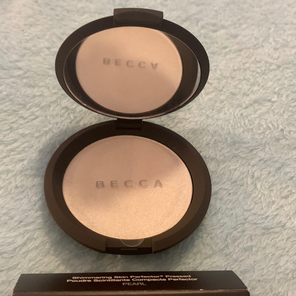 BECCA shimmering highlight powder Pearl new